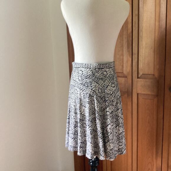 LOFT Black & White Pull On Stretch Skirt, Size XXS - Picture 4 of 7